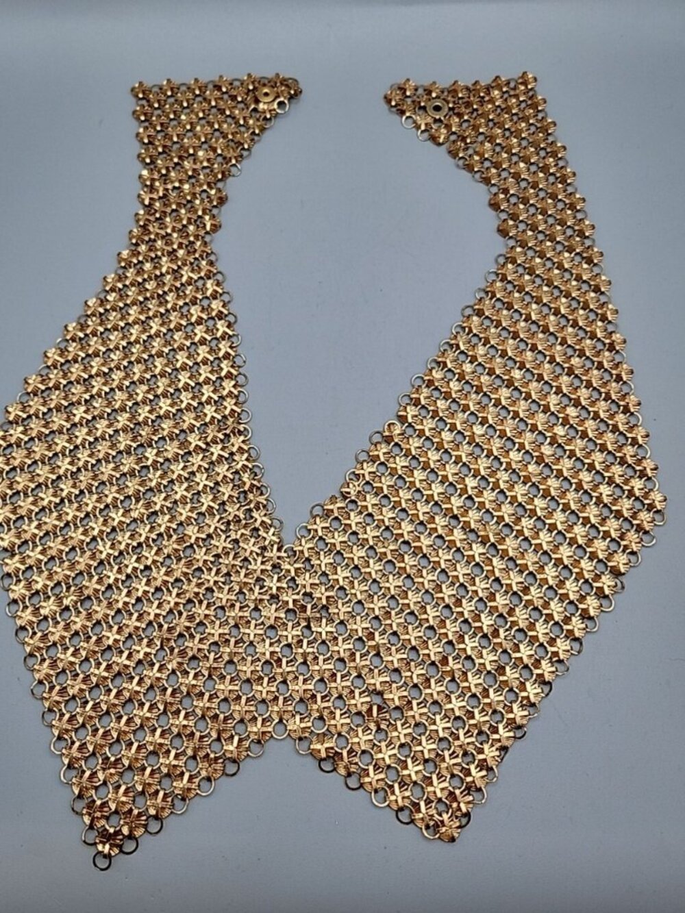 Shell Shaped Mesh Large Bib Shaw Necklace Gold Tone Metal Rare Full Front 1970s - Picture 8 of 9